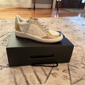 SHU SHOP SIZE 7 IRIDESCENT SNEAKERS  NEVER WORN